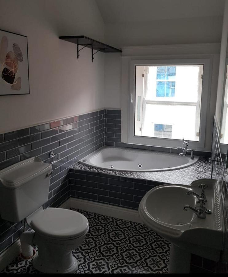 Shop Street Apartment Galway Buitenkant foto